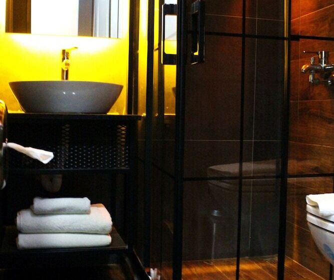 豪华单人间, Istanbul Fair