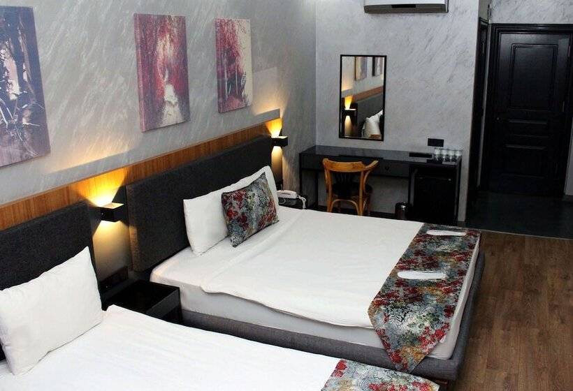 豪华三人间, Istanbul Fair