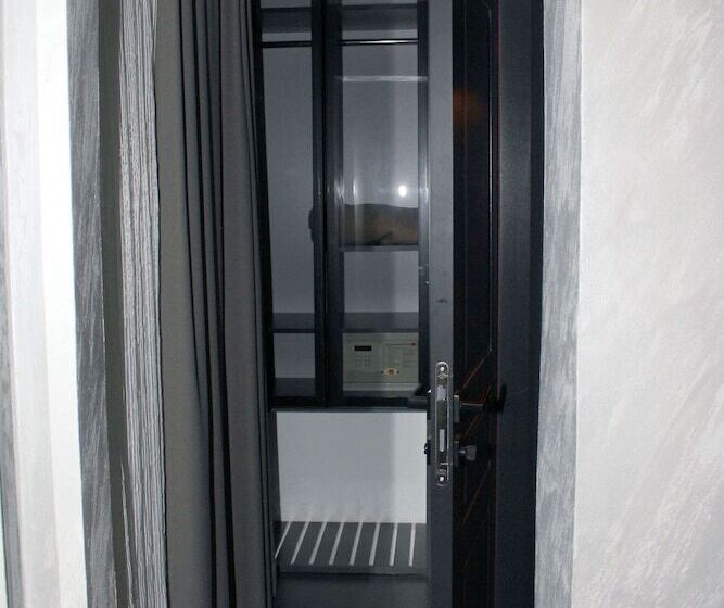 标准单人间, Istanbul Fair