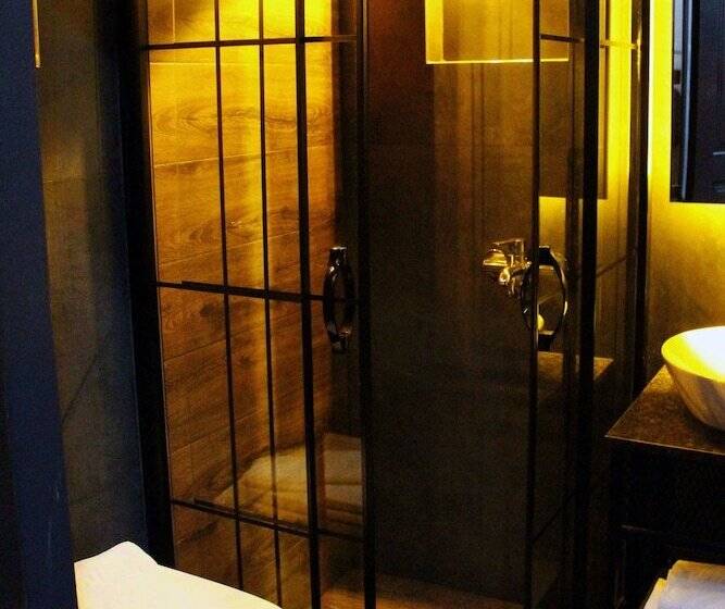 标准间, Istanbul Fair