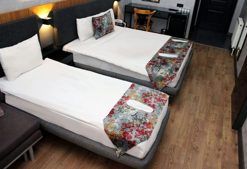 豪华三人间, Istanbul Fair