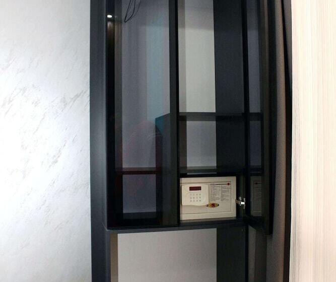 豪华三人间, Istanbul Fair