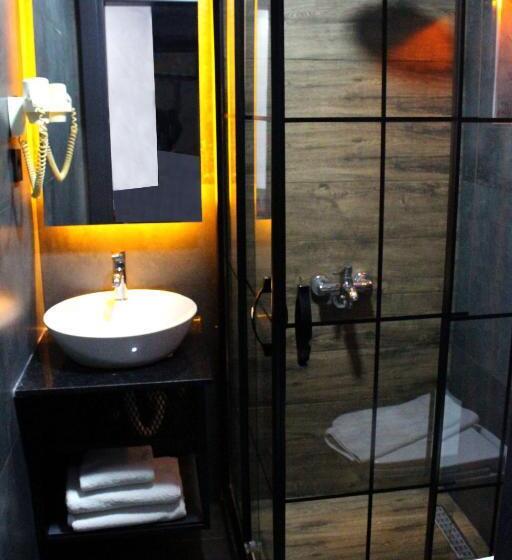 豪华单人间, Istanbul Fair