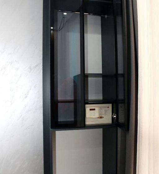 豪华三人间, Istanbul Fair