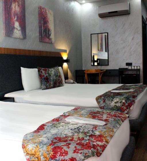 豪华三人间, Istanbul Fair