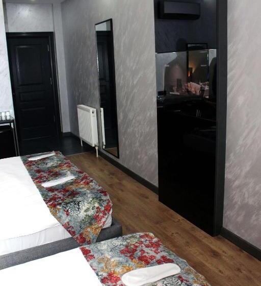 豪华三人间, Istanbul Fair