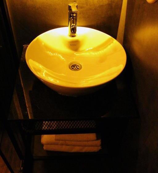 标准单人间, Istanbul Fair