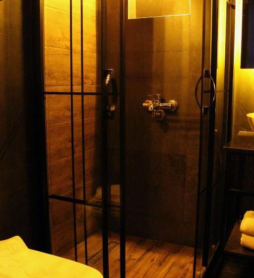 标准单人间, Istanbul Fair