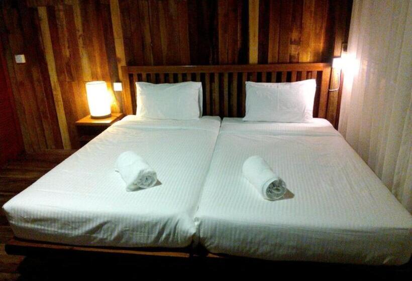 Quarto Estandar Vista Piscina, Joe Fisherman Inn