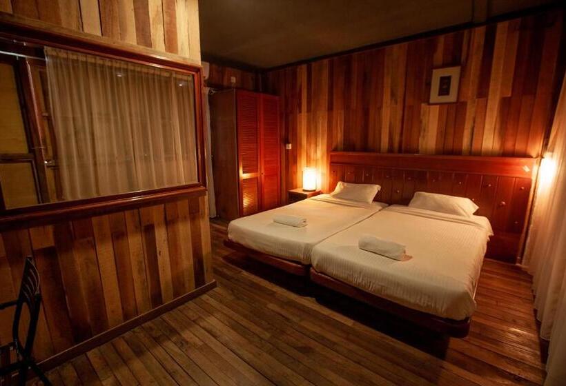 Номер Стандарт Вид на Бассейн, Joe Fisherman Inn