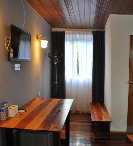 Quarto Quádruplo Estandar, Joe Fisherman Inn