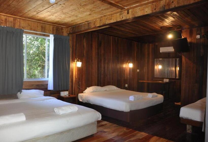 Quarto Familiar, Joe Fisherman Inn