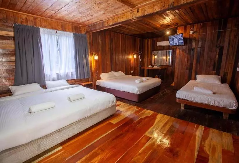 Perhehuone, Joe Fisherman Inn