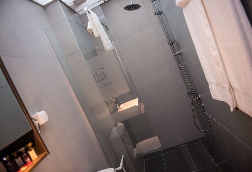 سوییت سوپریور, Opera House