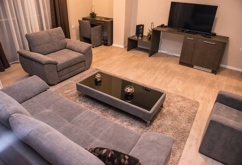 سوییت سوپریور, Opera House