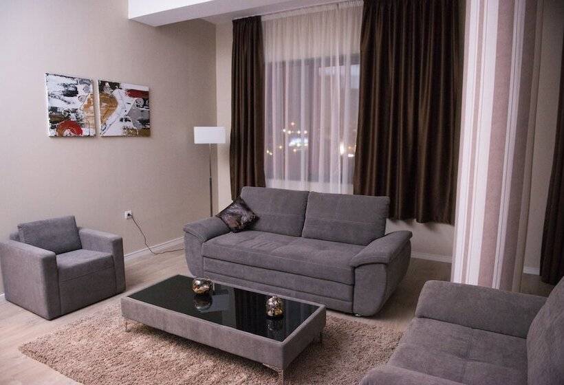 سوییت سوپریور, Opera House