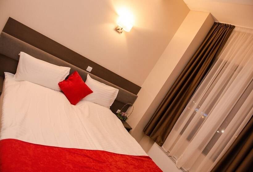 سوئیت با بالکن, Opera House