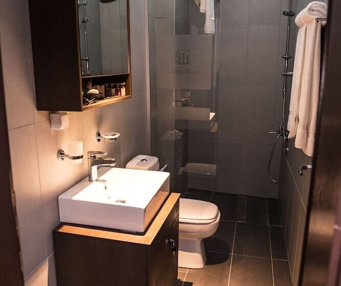 سوئیت پریمیوم, Opera House