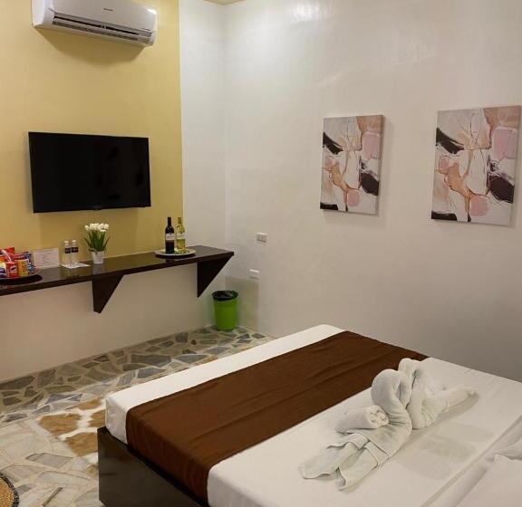 اتاق لوکس با بالکن, Papa Freds Beach Resort