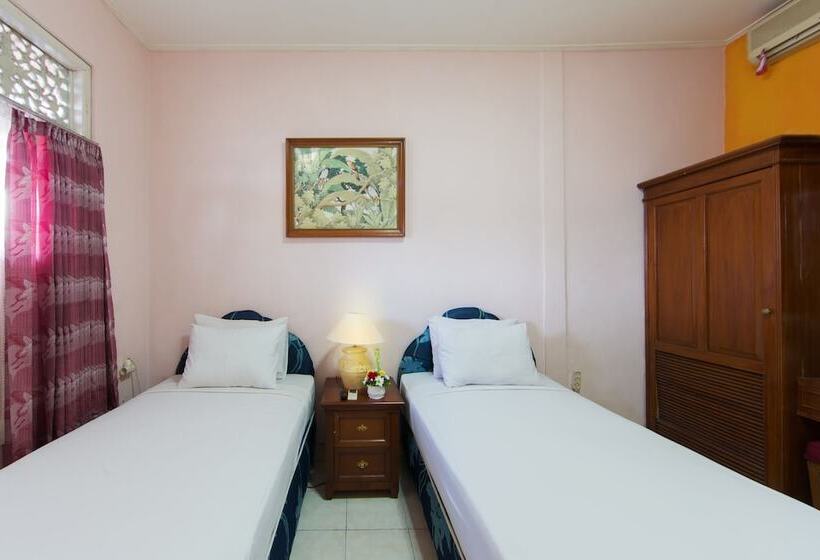 Quarto Estandar, Puri Tamu