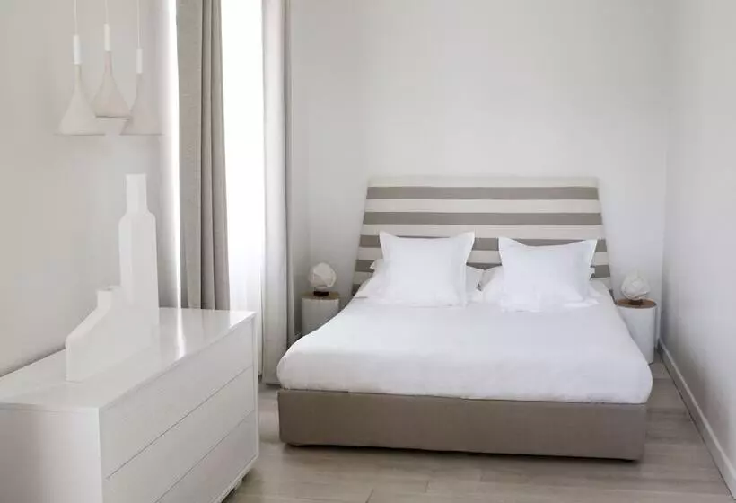 سوئیت جونیور با تراس, White 1921 Saint Tropez