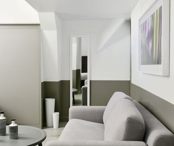 סוויטה, White 1921 Saint Tropez