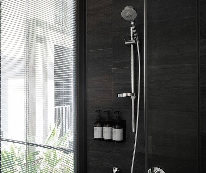 ダブルベッドスタンダードルーム, Alex