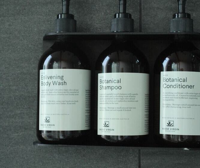 ダブルベッドスタンダードルーム, Alex