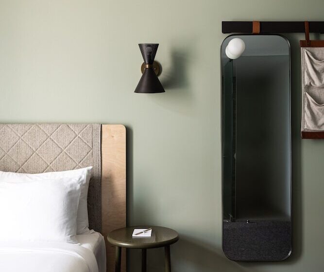 ダブルベッドスタンダードルーム, Alex