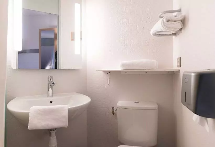 スタンダード４人部屋, B&b Hotel Avignon 2