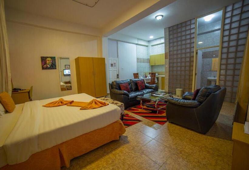 استودیوی سوپریور, Eureka Place Hotel Kampala