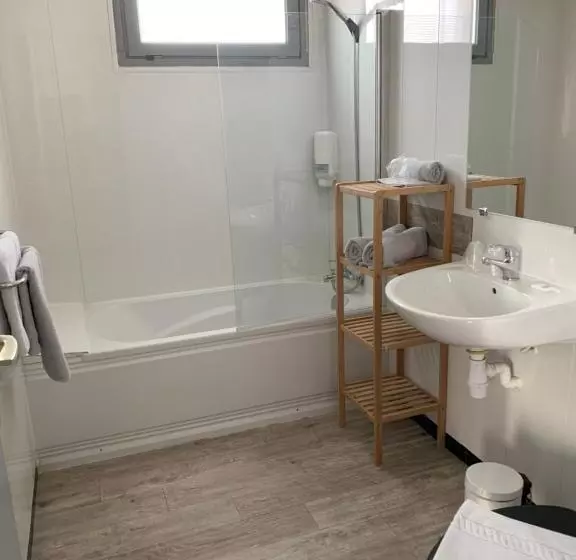 Standard Neljän Hengen Huone, Hôtel Le Canetois
