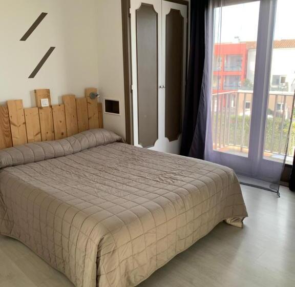 家庭间, Hôtel Le Canetois