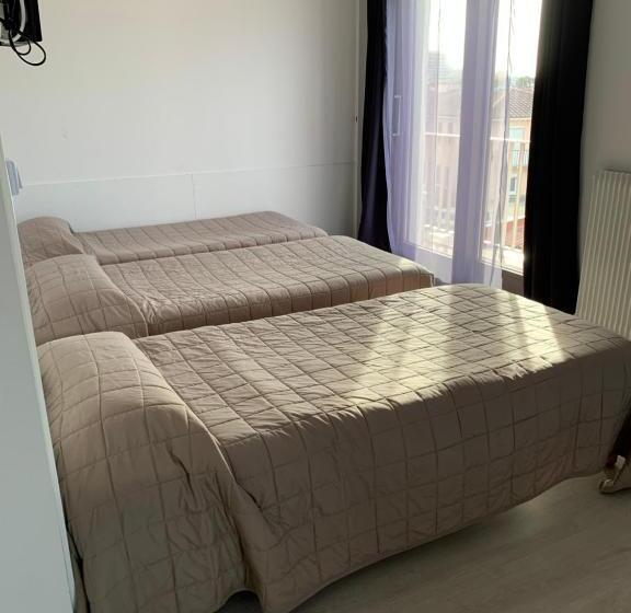 غرفة عائلية, Hôtel Le Canetois