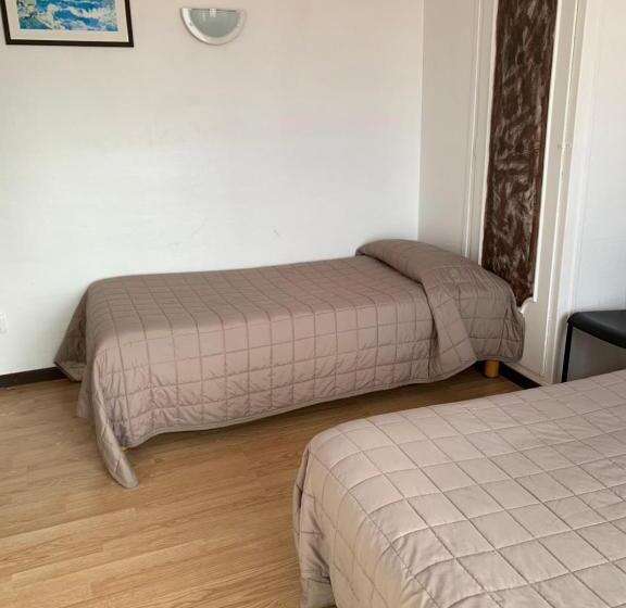 标准三人间, Hôtel Le Canetois