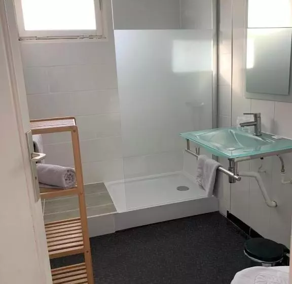 Standard Kolmen Hengen Huone, Hôtel Le Canetois