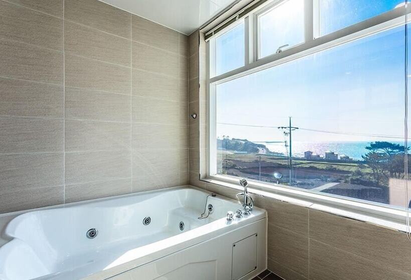 Camera Superiore, Rich