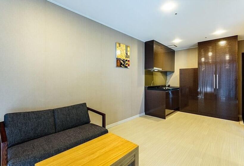 Camera Superiore, Rich