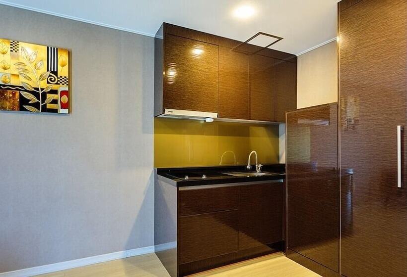 Camera Superiore, Rich