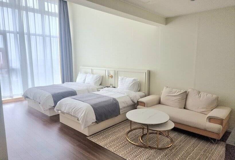 Camera Standard, Rich