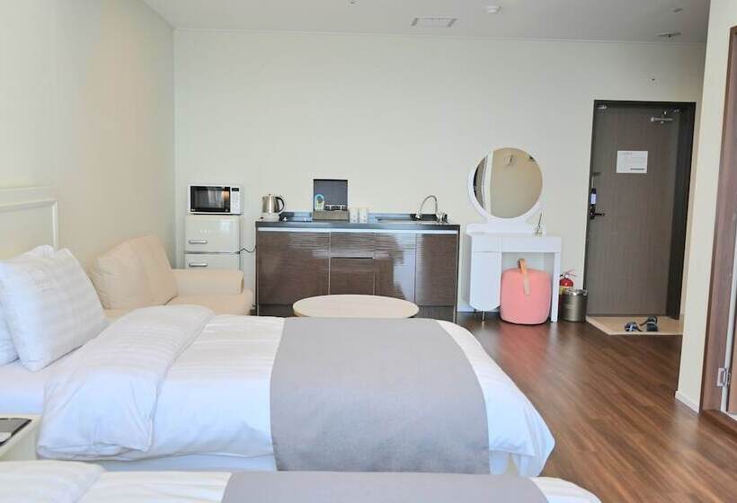 Camera Standard, Rich