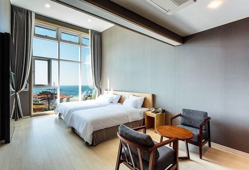 Camera Standard, Rich