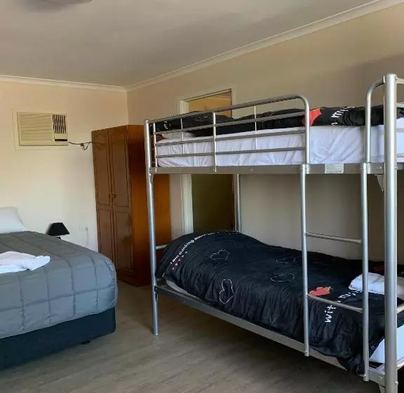 デラックスの4人部屋, Limestone Coast Tourist Park