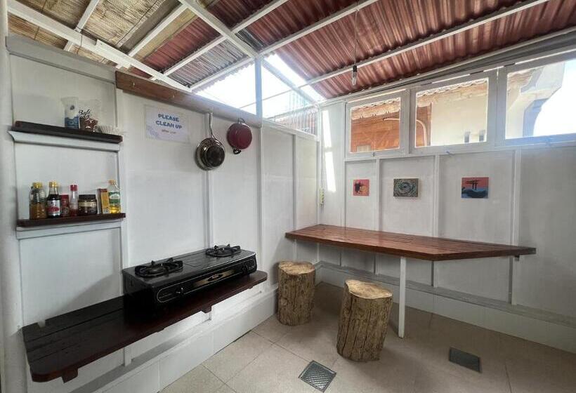 Номер Стандарт Индивидуальный Совместная Ванная, Seabreeze Hostel Bali