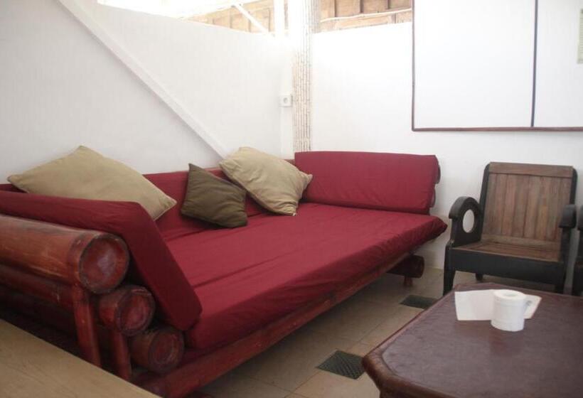 Номер Стандарт Индивидуальный Совместная Ванная, Seabreeze Hostel Bali