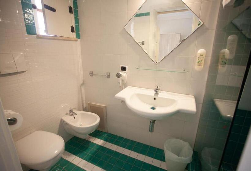 4인용 스탠다드 룸, Oldwell