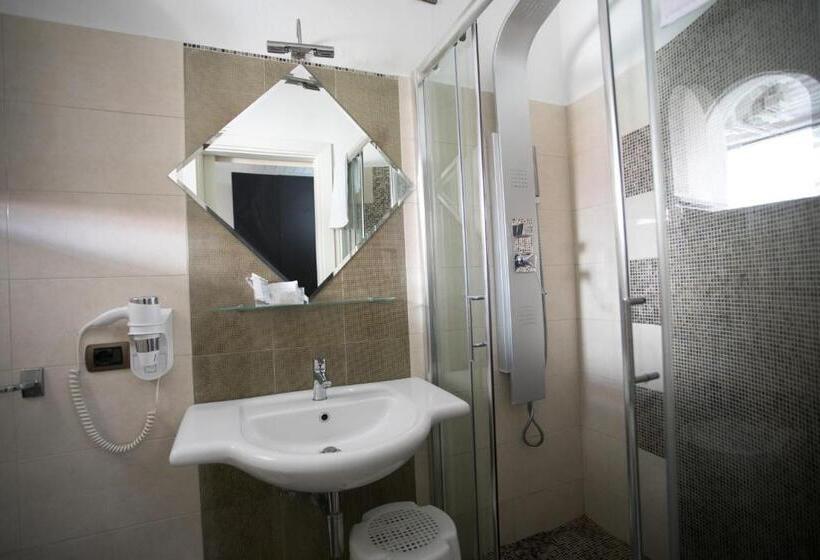 스탠다드 트리플 룸, Oldwell