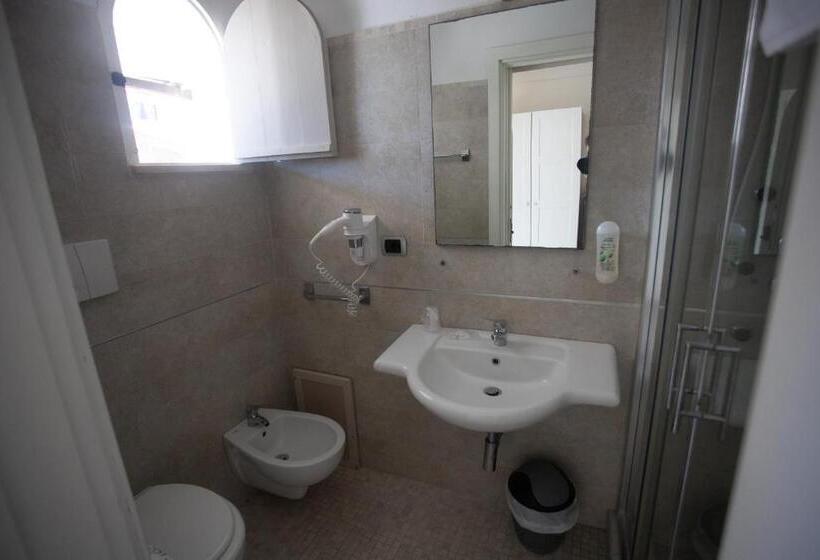 스탠다드 트리플 룸, Oldwell