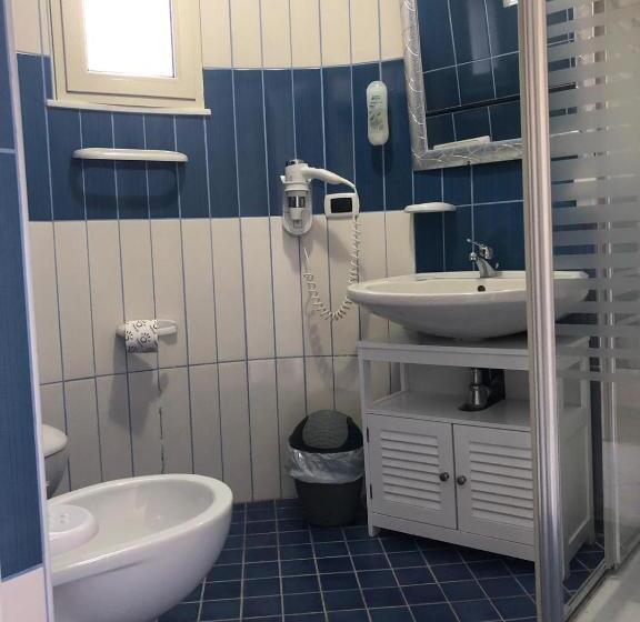 이코노미 룸, Oldwell