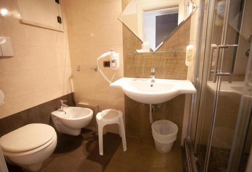 스탠다드 트리플 룸, Oldwell